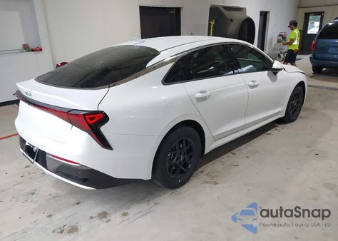 2025 Kia K5 Lxs z USA, uszkodzony, nr VIN KNAG24J77S5304540